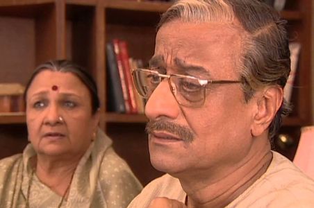 Sudhir Dalvi and Sudha Shivpuri in Kyunki Saas Bhi Kabhi Bahu Thi (2000)