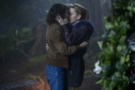 Amelia Eve and Victoria Pedretti in The Haunting of Bly Manor (2020)