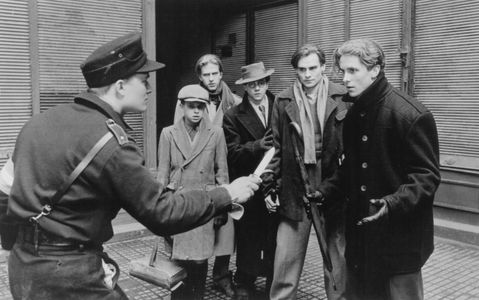 Christian Bale, Robert Sean Leonard, Frank Whaley, David Tom, Jayce Bartok, and Carl Brincat in Swing Kids (1993)