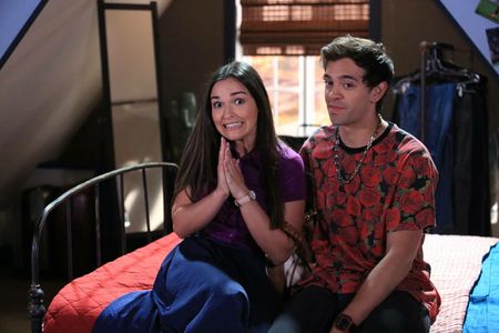 Estefany Oliveira and Raury Rolander in Silvana Sin Lana (2016)