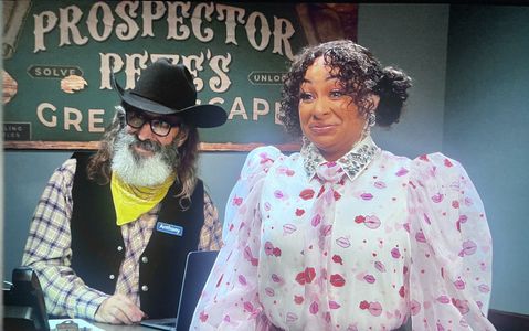 Stewart Strauss with Raven-Symone, on Raven's Home (S6, E10)