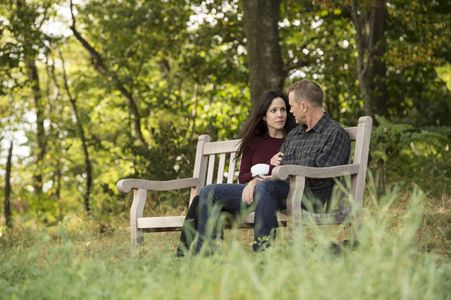 Mary-Louise Parker and Lee Tergesen in The Blacklist (2013)