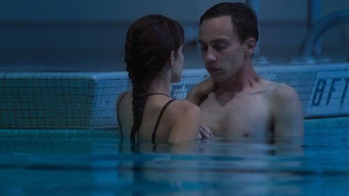 Keir Gilchrist and Aubrey Peeples in Heartthrob (2017)