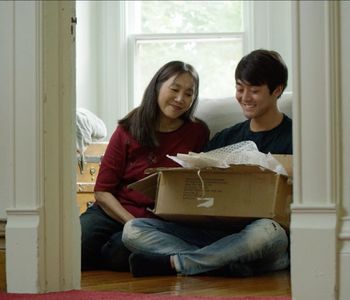 Still of Akiko Shima (as 'Hiroko Oniwa'/ mother) and Kento Matsunami (as 'Akira Oniwa'/ son) in 