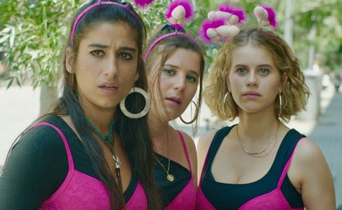 Carolina Yuste, Ángela Cervantes, and Elisabet Casanovas in Chavalas (2021)
