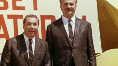 Yefim Berezin and Yuri Timoshenko in Smekhanicheskiye priklyucheniya Tarapunki i Shtepselya (1970)