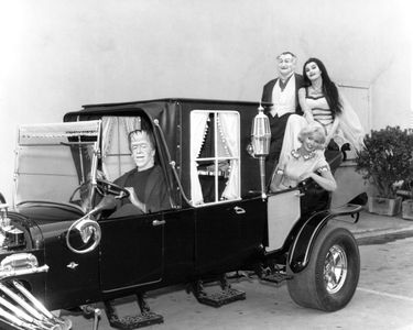 Yvonne De Carlo, Fred Gwynne, Al Lewis, and Beverley Owen in The Munsters (1964)