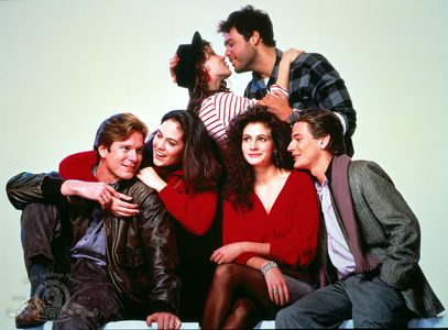 Julia Roberts, Vincent D'Onofrio, Lili Taylor, Annabeth Gish, William R. Moses, and Adam Storke in Mystic Pizza (1988)