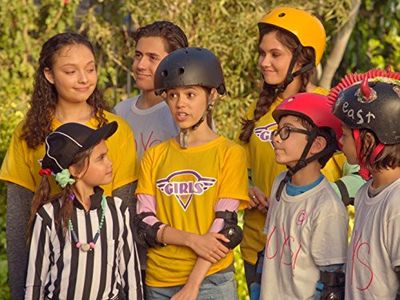 Kayla Maisonet, Jenna Ortega, Isaak Presley, Ronni Hawk, Nicolas Bechtel, Malachi Barton, and Ariana Greenblatt in Stuck