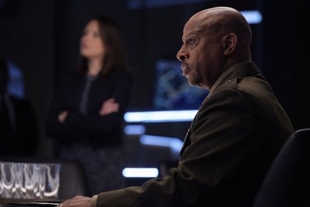 Ruben Santiago-Hudson and Italia Ricci in Designated Survivor (2016)