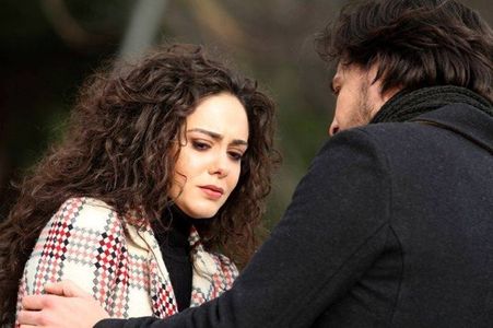 Duygu Yetis in Krem (2012)