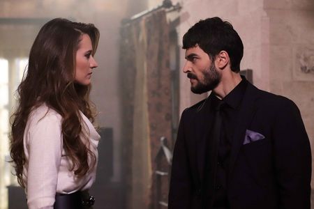 Oya Unustasi and Akin Akinözü in Hercai (2019)