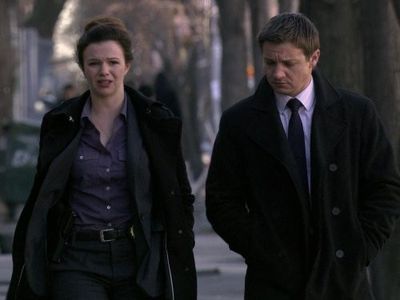 Jeremy Renner and Amber Tamblyn in The Unusuals (2009)