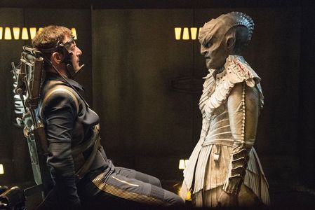Jason Isaacs and Mary Chieffo in Star Trek: Discovery (2017)