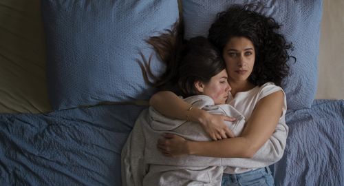 Hanna van Vliet and Jouman Fattal in Anne+ (2021)