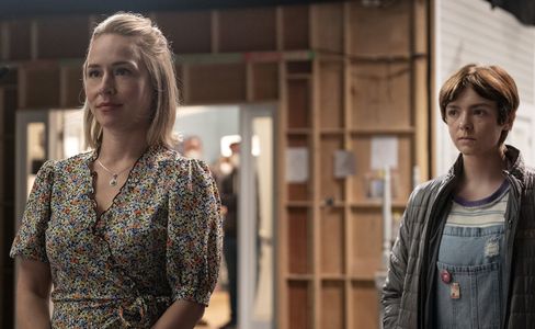 Sarah Goldberg and Elsie Fisher in Barry: forgiving jeff (2022)