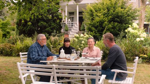 Jirí Bartoska, Zuzana Krónerová, Jirí Langmajer, and Martina Czyzová in Zboznovaný (2021)