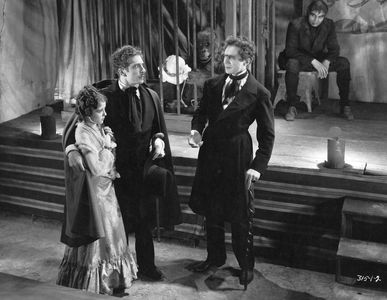 Bela Lugosi, Leon Ames, Sidney Fox, and Noble Johnson in Murders in the Rue Morgue (1932)