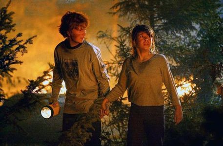 Roxanne Gaudette-Loiseau and Jérôme Leclerc-Couture in The Hidden Fortress (2001)