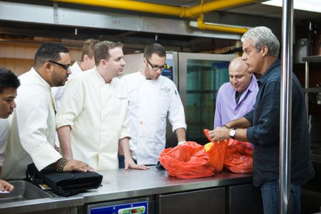 Eric Ripert, Tom Colicchio, Ilan Hall, Hung Hyunh, and Michael Voltaggio in Top Chef (2006)