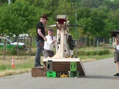 Adam Savage and Jamie Hyneman in MythBusters (2003)