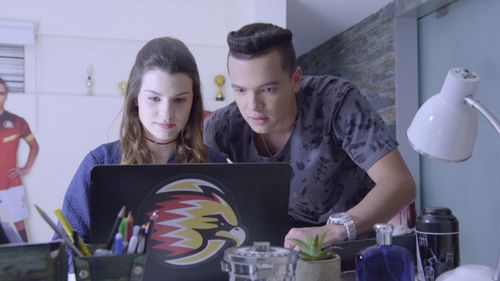 Agustina Palma and Sebastián Athié in Once: Episodio 133 (2018)