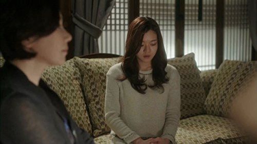 Ho-jeong Yu and Ko Asung in Heard It Through the Grapevine (2015)