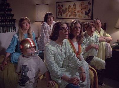 Kimberly Beck, Chris English, Connie Needham, Lani O'Grady, Adam Rich, Susan Richardson, and Laurie Walters in Eight Is 