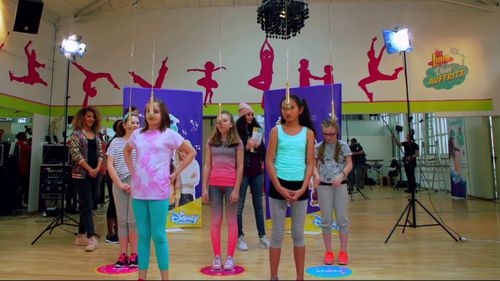 Avelina Boateng, Motsi Mabuse, Betty Taube, Guido Jöris, Celine Dvoracek, Lisa Brandacher, and Malisa Gurung in Soy Luna