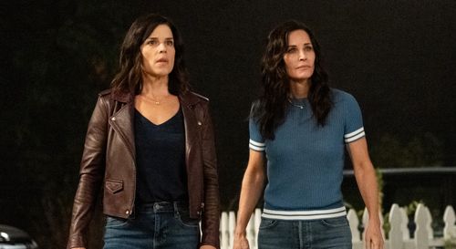 Neve Campbell and Courteney Cox in Scream (2022)