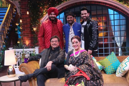 Poonam Sinha, Shatrughan Sinha, Navjot Singh Sidhu, Luv Sinha, and Kapil Sharma in The Kapil Sharma Show (2016)