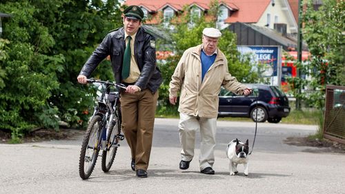 Hans-Jürgen Silbermann and Paul Sedlmeir in Hubert ohne Staller (2011)