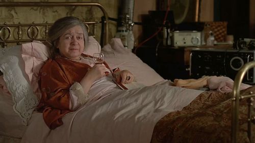 Therese Giehse in Black Moon (1975)