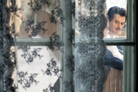 Helen Monks and Johnny Flynn in Genius (2017)