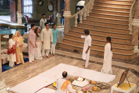 Farida Dadi, Sujay Reu, Vaidehi Nair, Harsh Vashisht, Juhi Parmar, Nayan Bhatt, Manish Goel, Munisha Khatwani, and Gauta