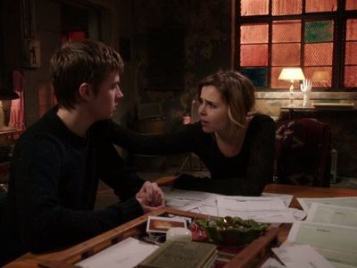 Mae Whitman and Miles Heizer in Parenthood (2010)