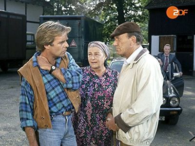 Thomas Fritsch and Hellmut Lange in Rivalen der Rennbahn (1989)