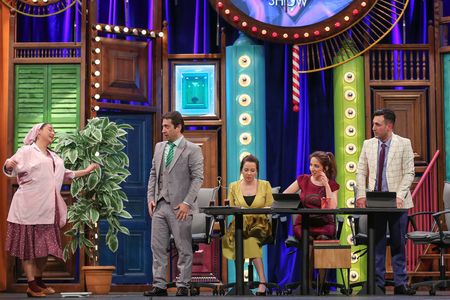 Evrim Akin, Sinan Çaliskanoglu, Ünal Yeter, Meltem Yilmazkaya, and Ecem Erkek in Güldür Güldür Show: 199. Bolum (2019)