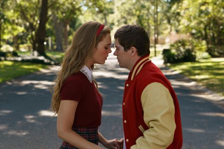 Elle Fanning and Colton Ryan in The Girl from Plainville (2022)