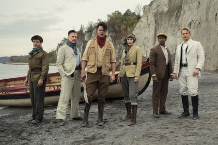 Leslie Bibb, Ben Daniels, Josh Duhamel, David Julian Hirsh, Matt Lanter, and Mike Wade in Jupiter's Legacy: Omnes Pro Un