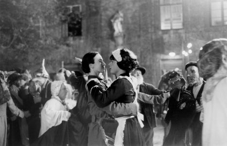 Ariadna Gil and Jorge Sanz in Belle Epoque (1992)