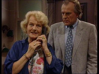 Truus Dekker and Jan van Kasteren in We zijn weer thuis (1989)