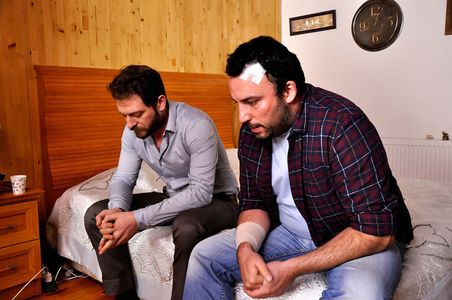 Ferit Aktug and Alican Yücesoy in Kördügüm (2016)
