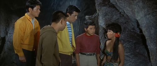 Kumi Mizuno, Hideo Sunazuka, Akira Takarada, Chôtarô Tôgin, and Tôru Watanabe in Ebirah, Horror of the Deep (1966)