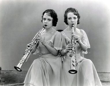 Daisy Hilton and Violet Hilton in Freaks (1932)
