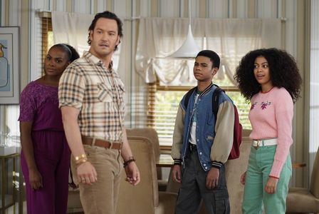 Mark-Paul Gosselaar, Tika Sumpter, Arica Himmel, and Joachim Powell in Mixed-ish (2019)