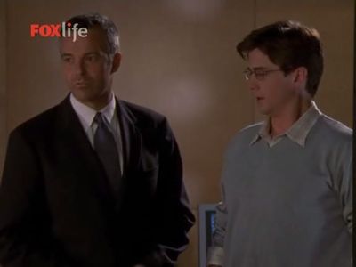 Cameron Daddo and Jamie Iglehart in She Spies (2002)