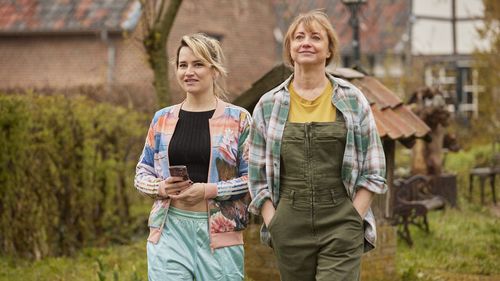 Bianca Krijgsman and Barbara Sloesen in Taste of Love (2022)
