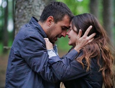 Ulas Tuna Astepe and Irem Helvacioglu in Sen Anlat Karadeniz (2018)