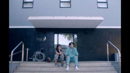 Gonçalo Ícaro and Inês Sá Frias in Nem a Gente Janta (2022)